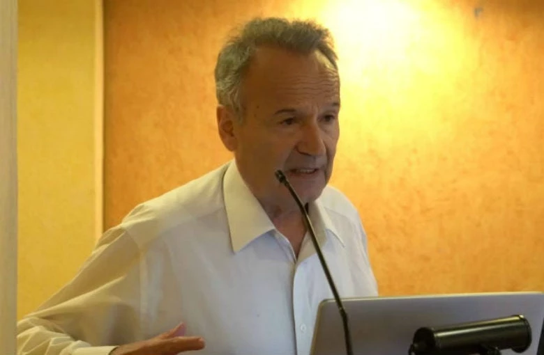 Δημητράκος περί Τσίπρα: Από μάγκας …κουραδόμαγκας